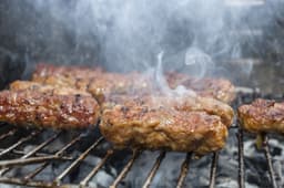  4 Zile de Răsfăț Culinar cu Micul Uriaș, Grătare și Delicii în București!