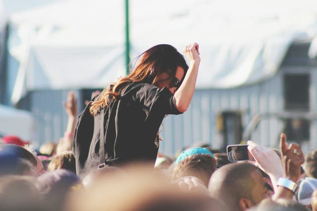  Vara Muzicală 2025: Festivaluri Vibrante și Artiști de Renume în București și Împrejurimi