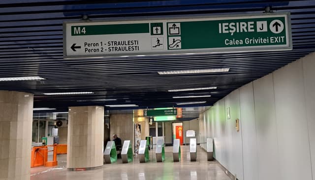 Accesul J de lângă Muzeul CFR de la Gara de Nord 2, închis până la 30 mai pentru refacerea acoperișului, anunță Metrorex.