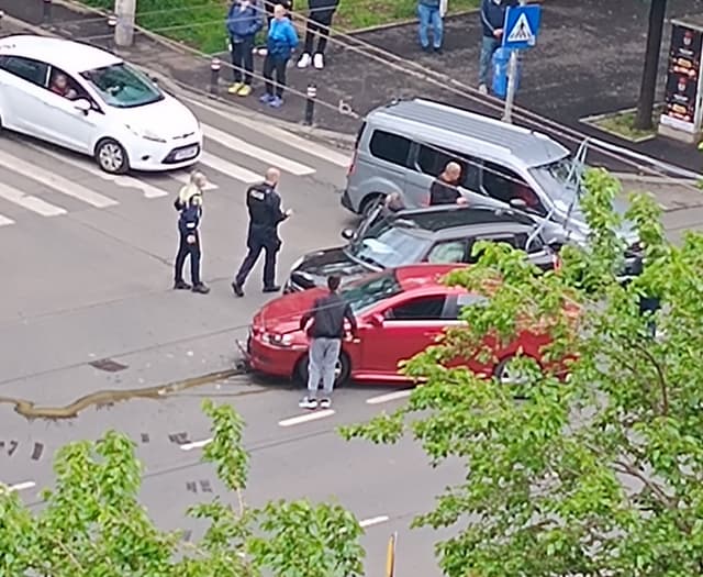  Trafic dificil, se circulă pe o singură bandă conform martorilor.