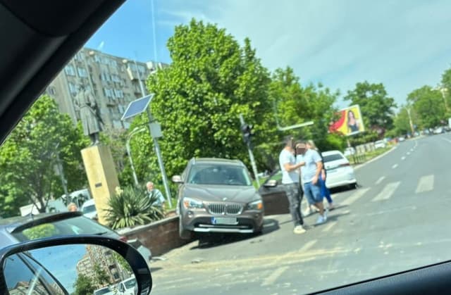  Accident matinal pe Calea 13 Septembrie cu Șoseaua Panduri. Traficul - un coșmar