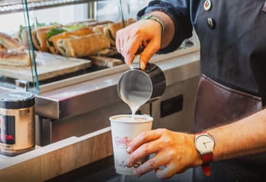 Cafe Barbera intră în România cu prima cafenea în Colosseum Mall, București ☕ Istoria unuia dintre cele mai vechi branduri din lume ajunge la noi!