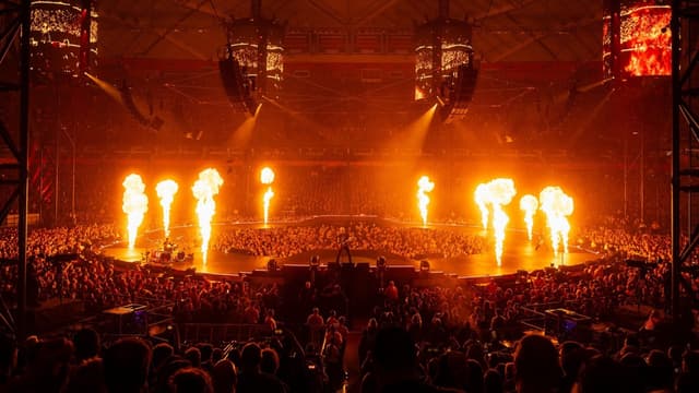  Concert la Arena Națională cu invitați speciali, bilete disponibile curând!