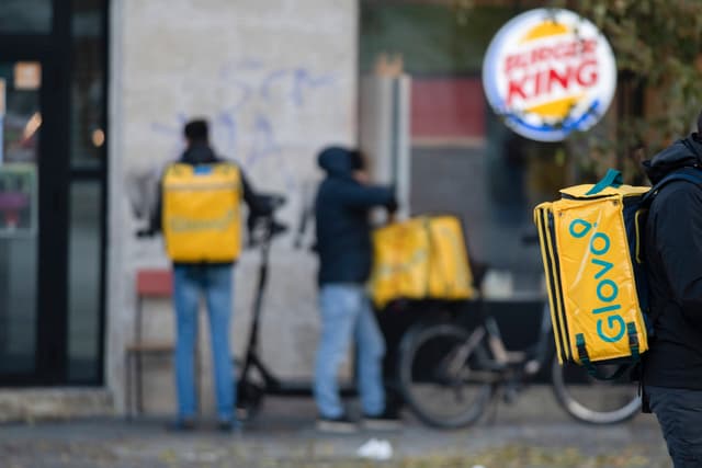  Parteneriat pentru Livrarea Mâncării Gătite de la Cantina Socială către Persoanele Vulnerabile din București