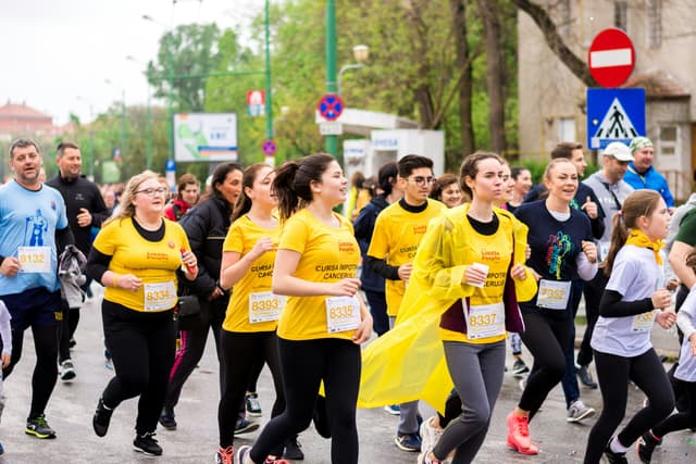  Evenimente de alergare pentru toți, de la adulți pasionați la copii amatori!