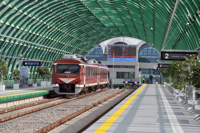  Tren de Transfer între Ruse și Aeroportul București pentru o Conexiune de Trei Ori pe Zi între Bulgaria și România