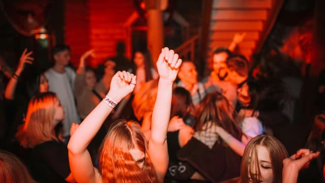  Descoperă evenimentele din București: Noaptea Muzeelor, Woof Fest - Festivalul lui Bobiță și Fashion Garden Bazar în acest weekend!
