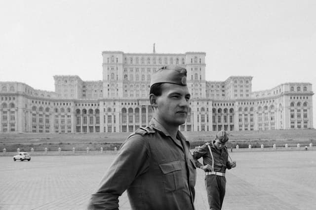   Grandomania lui Ceaușescu: Drama Nevăzută a Vitejilor Ce și-au Sacrificat Viețile la Casa Poporului - Interviu Despre Povara Neștiută