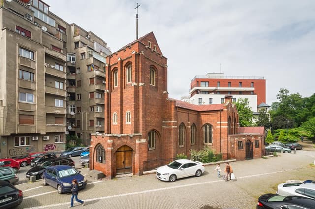  Oază Sacră a Spiritualității Reginei Maria, unde Credincioșii Continuă să se Împărtășească din Potirul Regal