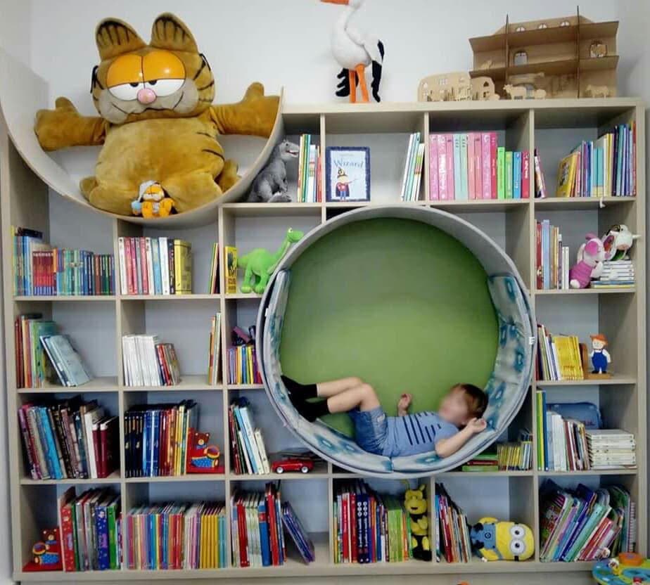 Elevii din București au transformat lipsa unei biblioteci într-o bogăție de povești cu ajutorul profesorilor și al Fundației Dan Voiculescu.