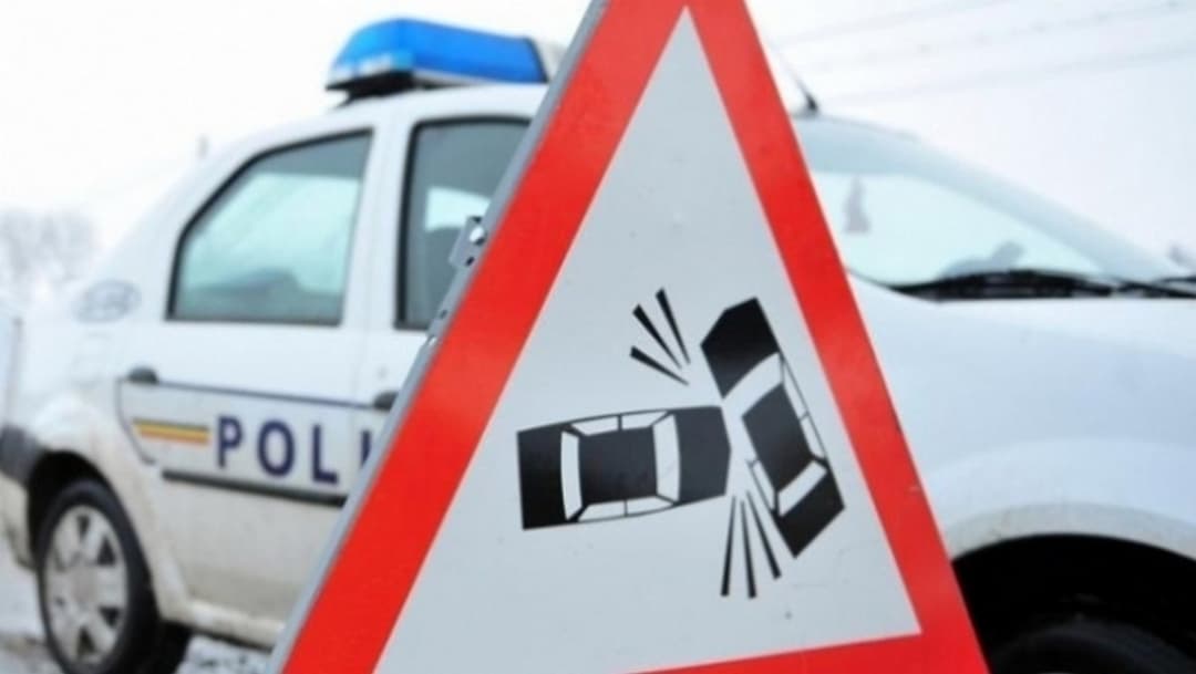 O femeie moartă lovită mortal de o mașină care dădea înapoi. Rezultatul pozitiv al șoferului duce la probe biologice INML.