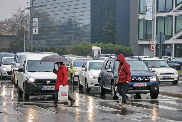  Alertă pentru București, Ilfov și 19 Județe – Ploi Torențiale în Majoritatea Țării până Luni Seara