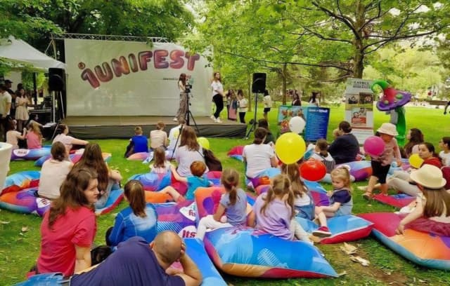 Mii de copii și părinți sărbătoresc Ziua Copilului la festivalul 1uniFEST din București