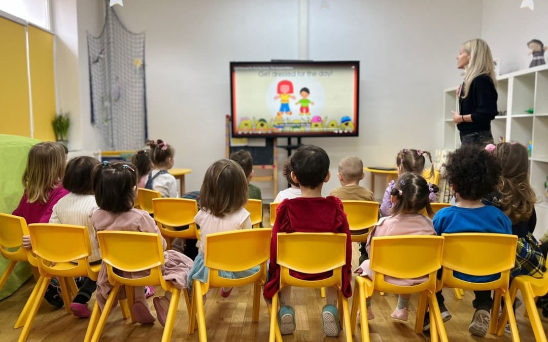  Experiențe Educaționale și Recreative pentru Elevii și Preșcolarii din Vacanță