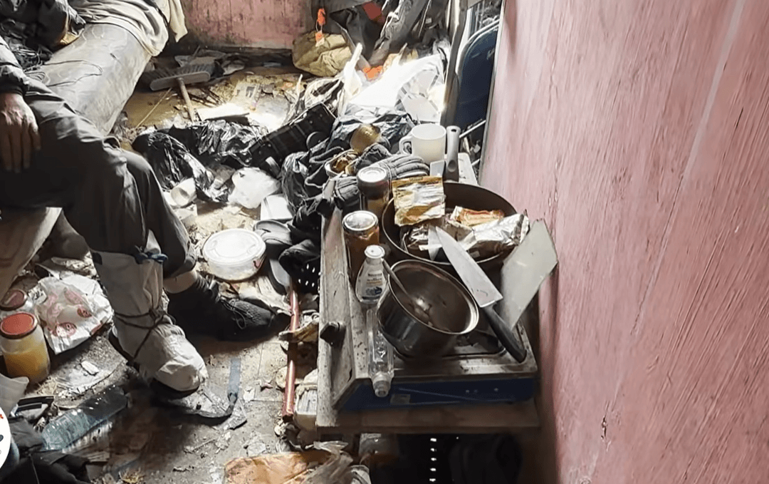 Intervenție rapidă pentru igienizarea unui apartament insalubru din Sectorul 5 - Detalii și VIDEO