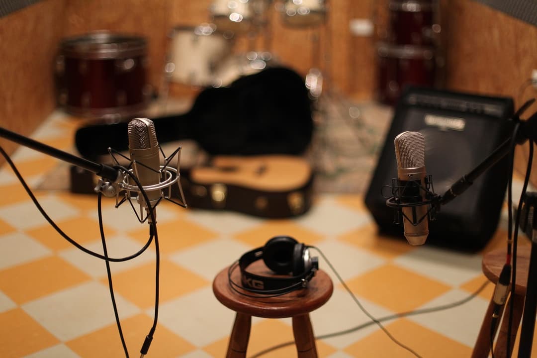 Din Studio la Melodie – Explorarea Muzicii de Către Tinerii din Sectorul 2, Îndrumați de Producători Experimentați