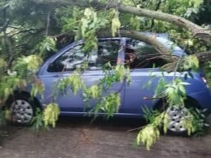  patru mașini și o conductă de gaze afectate în Sectorul 1