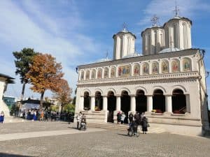 Moaștele Sfintei Împărătese Elena, pelerinaj unic la Mănăstirea Pantocrator și la Catedrala Patriarhală din România, 8 mai 2025 – Un Dar deosebit pentru credincioși!