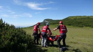 18 Vieți Salvate de pe Munte în 24 de Ore, 8 Spitalizați - Află Toate Detaliile!