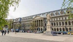 Universitatea București atrage 48.000 de candidați pentru 20.000 locuri disponibile în iulie! Vino și tu!