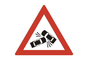 Impact între două mașini, minor rănit și trafic îngreunat în Prahova!