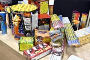  Vânzarea de articole pirotehnice tinerilor sub 16 ani - ilegală și pedepsită prin lege de Camera Deputaților!