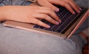  Pericolele Manipulării Online și Importanța Sursele Oficiale pentru Încrederea Publică în Timpul Procesului Electoral