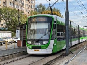 Accident auto pe Strada Brașov blochează linia tramvaiului 41 – Trafic perturbat între Parcul Drumul Taberei și Piața Presei!