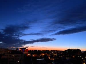  Averse torențiale, descărcări electrice și vânturi puternice preconizate! Maximă de 28°C. Întreaga țară sub avertizare meteo.