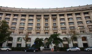  Masaj erotic transformat în prostituție sub ochii legii!