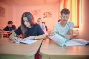  Startul Marți, 20 Mai, cu Proba la Limba Română! Descoperă Detalii Importante pentru Elevi și Părinți