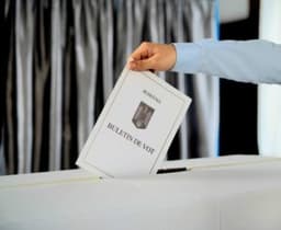 Prezență și Voturi Prin Corespondență