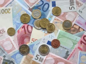  Euro Depășește Pragul de 5,12 Lei: Leul Continuă Declarația de Pierdere Față de Valutele Majore!