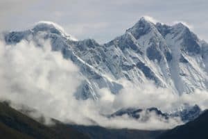  Un alpinist român și altul indian și-au pierdut viața în timpul ascensiunii în Nepal
