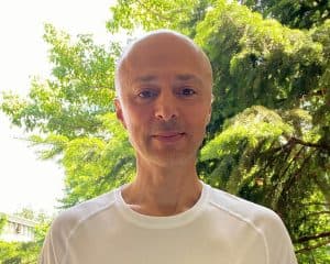 Andrei Roșu stabilește un nou record mondial cu 30.000 de genuflexiuni într-o zi pentru caritate!