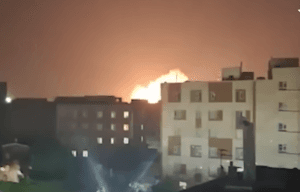  Israelul Țintește Iranul cu Atacuri Aeriene în Contextul Tensiunilor Nucleare Crescânde