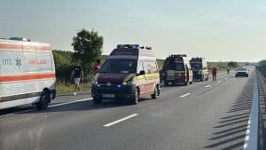 Autocar răsturnat, o victimă mortală și intervenție masivă de urgență în județul Călărași