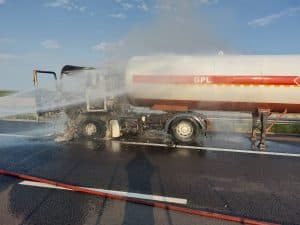 Incendiu la o cisternă cu propan în apropiere de Cochirleanca