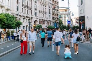 Weekend Special la Străzi Deschise – București pentru Descoperirea Tinerilor Artiști pe Calea Victoriei!