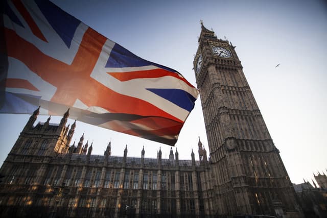 Regele Charles și Familia Regală Britanică Marchează Ziua Victoriei cu Paradă Militară la Londra și Suport pentru Ucraina