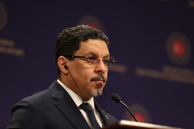  Criză politică în Yemen: Ahmed Awad Bin Mubarak demisionează; un nou prim-ministru este numit în urma neînțelegerilor guvernamentale și a impedimentelor economice