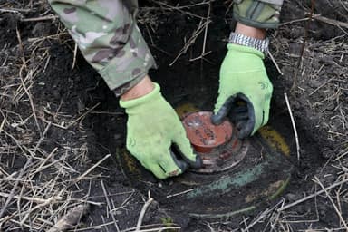 Lituania investește 1,1 miliarde de euro în mine antitanc și fortificarea granițelor cu Rusia și Belarus pentru a-și întări apărarea națională