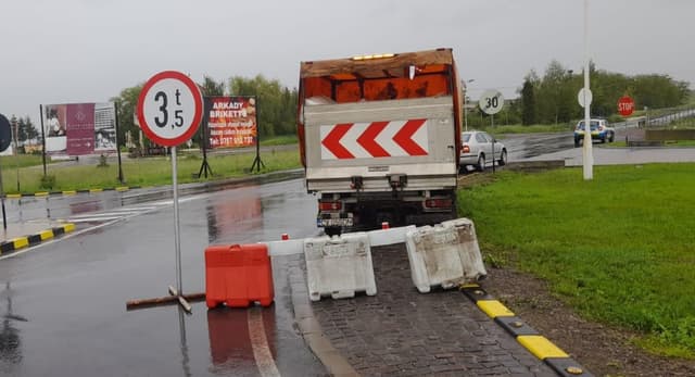 Inundații și alunecări de teren în România: Unde au fost impuse restricții de circulație