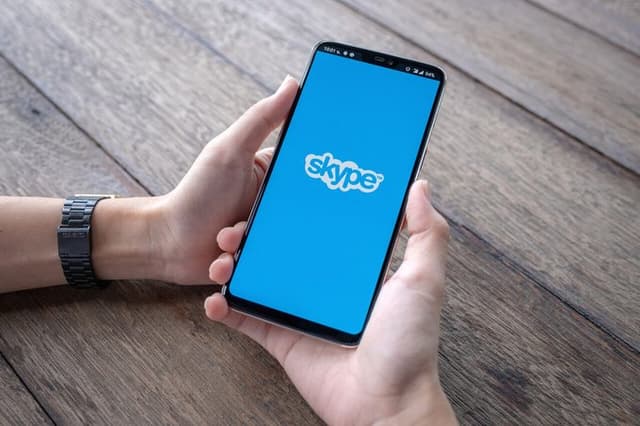  Microsoft Integrează Complet Skype în Teams După 20 de Ani de Revoluție în Comunicații Digitale